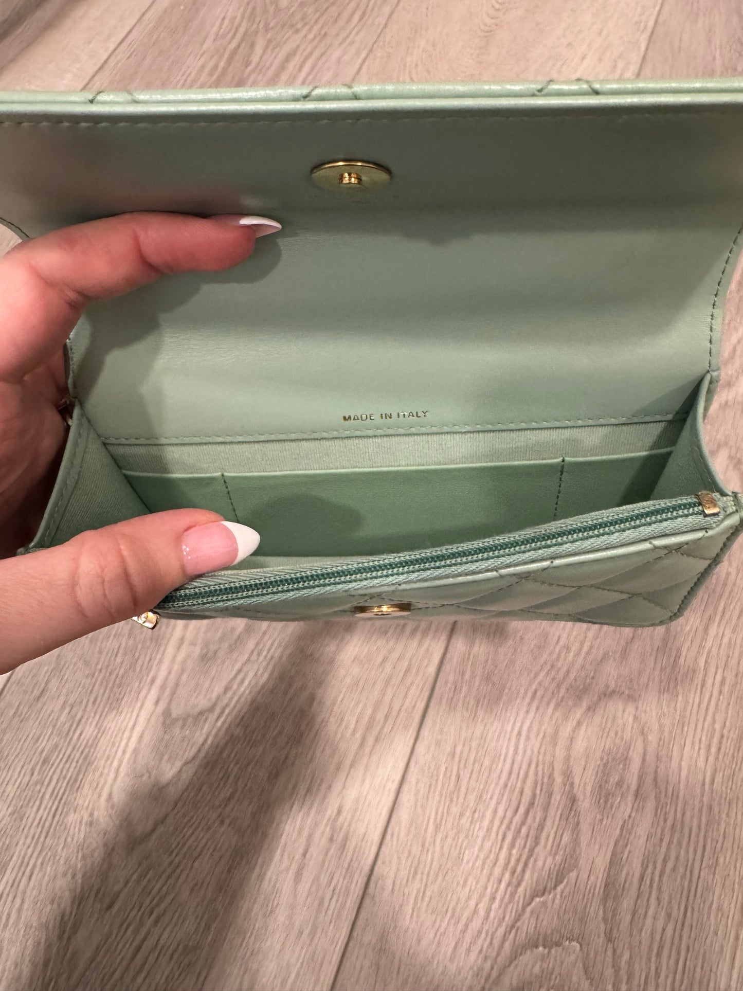 Cc top handle phone holder
