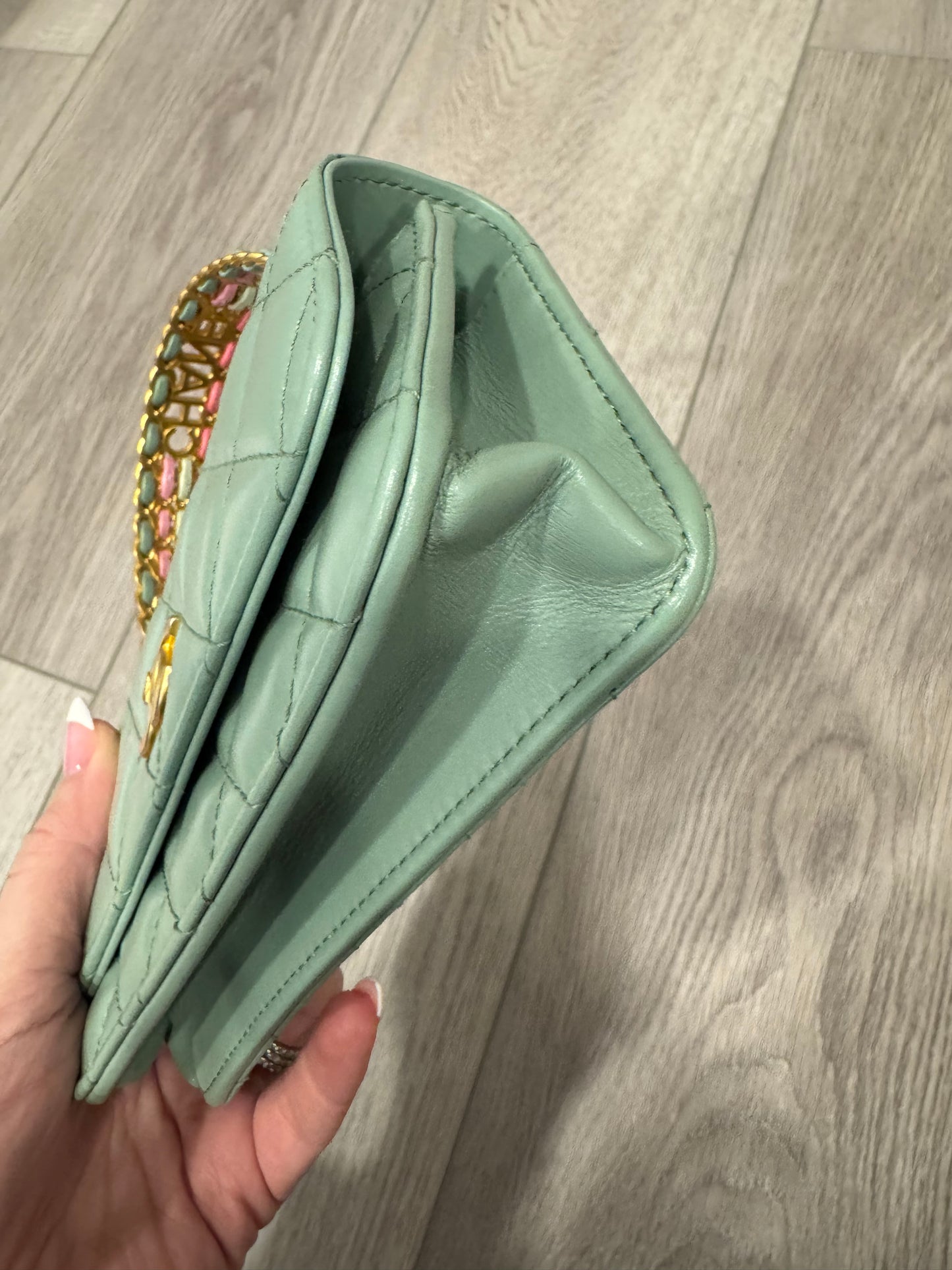 Cc top handle phone holder