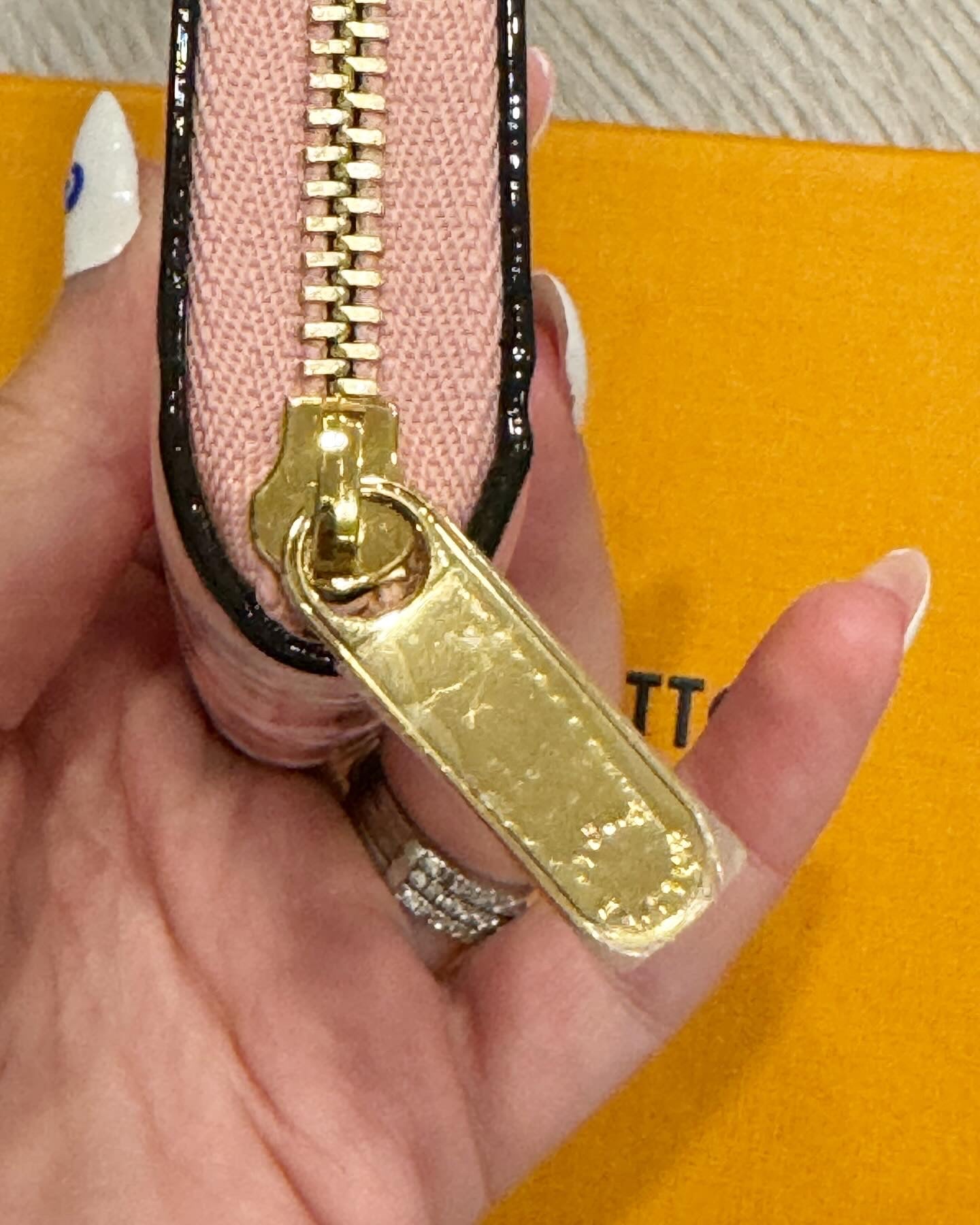 Louis Vuitton Vernis Valentine Zippy Coin Purse Light Pink Neon limited edition.